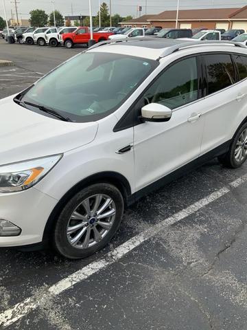 Photo of 2017 White Platinum Tri-Coat Metallic Ford Escape
