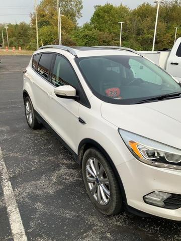 Photo of 2017 White Platinum Tri-Coat Metallic Ford Escape