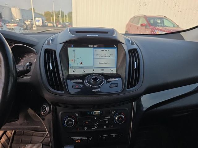 Photo of 2017 White Platinum Tri-Coat Metallic Ford Escape