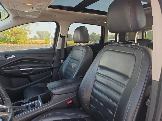 Photo of 2017 White Platinum Tri-Coat Metallic Ford Escape