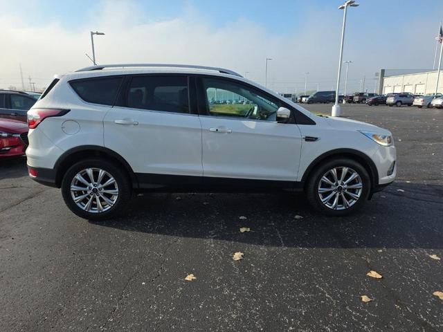 Photo of 2017 White Platinum Tri-Coat Metallic Ford Escape
