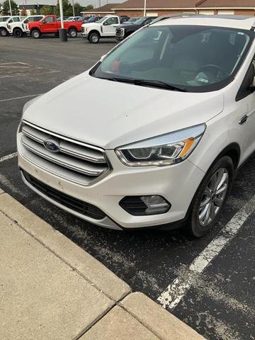 Photo of 2017 White Platinum Tri-Coat Metallic Ford Escape