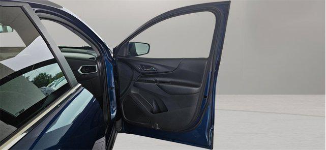 Photo of 2021 Pacific Blue Metallic Chevrolet Equinox