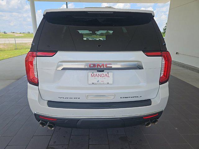 Photo of 2021 White Frost Tricoat GMC Yukon