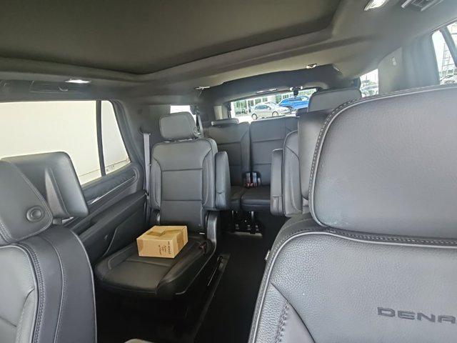 Photo of 2021 White Frost Tricoat GMC Yukon