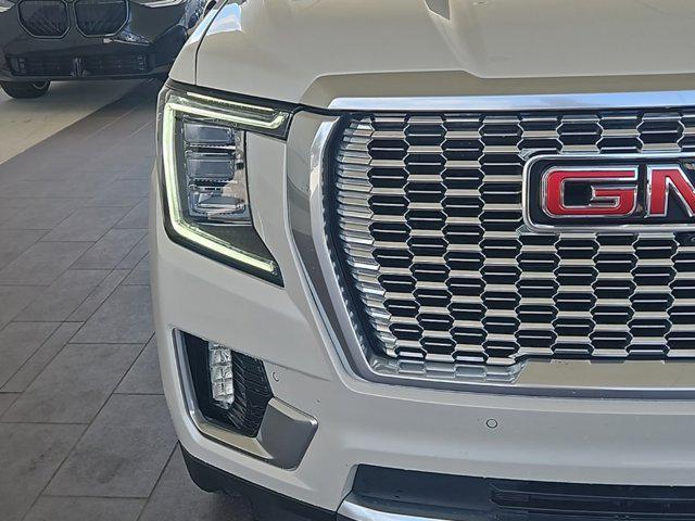 Photo of 2021 White Frost Tricoat GMC Yukon