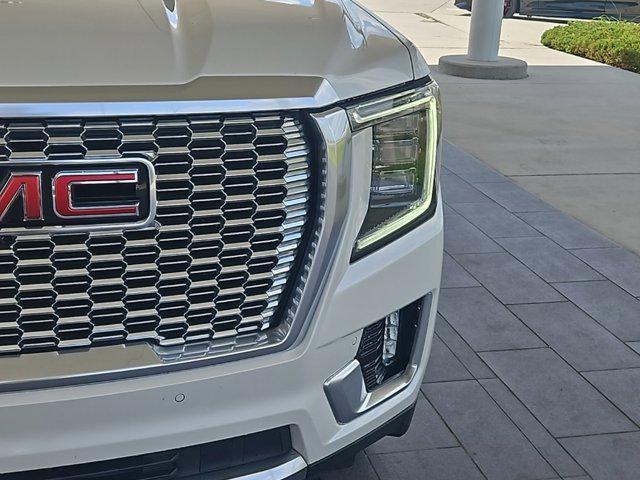 Photo of 2021 White Frost Tricoat GMC Yukon