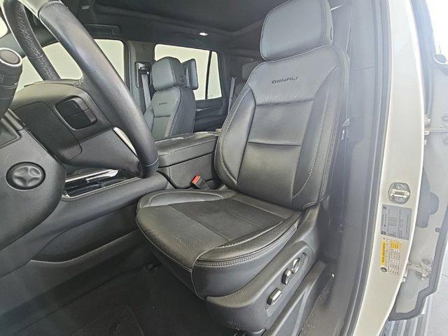Photo of 2021 White Frost Tricoat GMC Yukon
