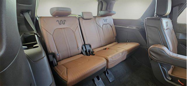 Photo of 2023 Agate Black Metallic Ford Expedition