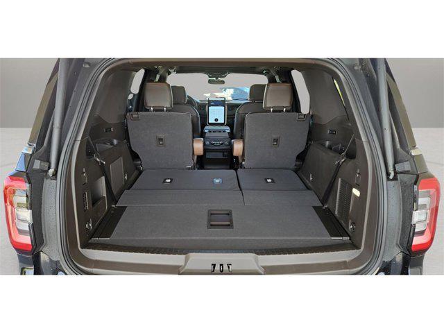 Photo of 2023 Agate Black Metallic Ford Expedition
