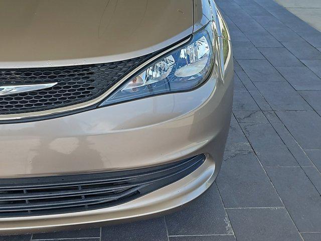 Photo of 2017 Molten Silver Chrysler Pacifica