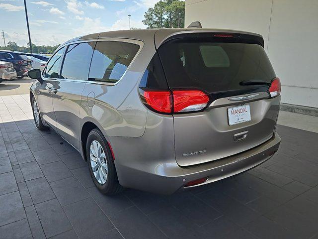 Photo of 2017 Molten Silver Chrysler Pacifica