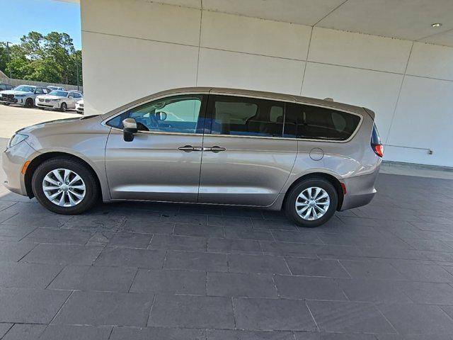 Photo of 2017 Molten Silver Chrysler Pacifica
