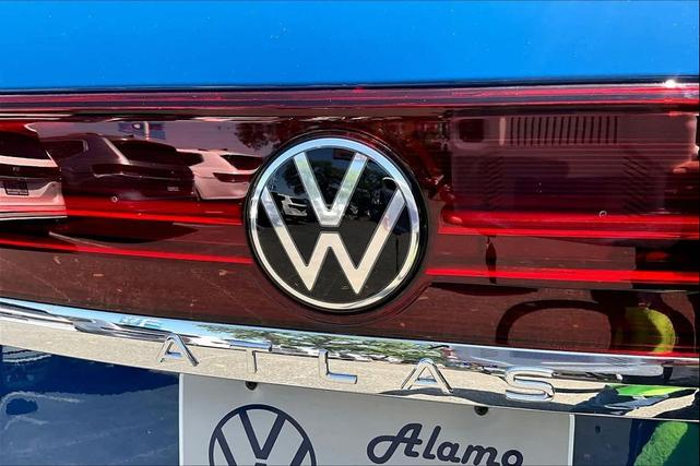 Photo of 2025 Mountain Lake Blue Metallic Volkswagen Atlas