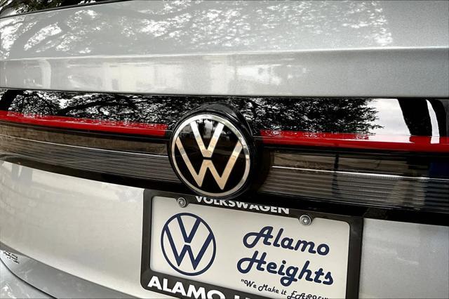 Photo of 2025 Pyrite Silver Metallic Volkswagen Taos