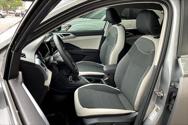 Photo of 2025 Pyrite Silver Metallic Volkswagen Taos
