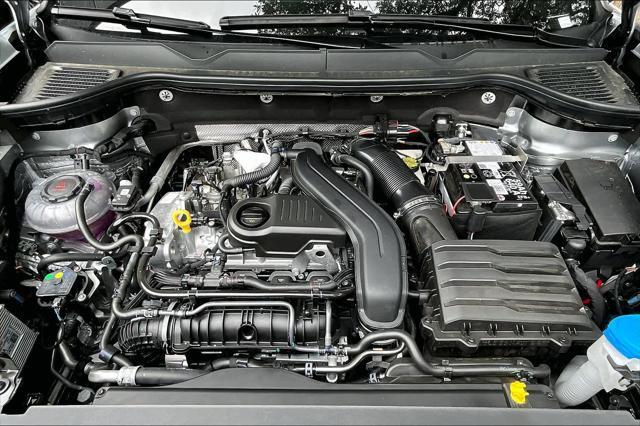 Photo of 2025 Pyrite Silver Metallic Volkswagen Taos