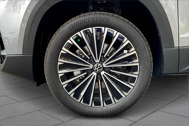 Photo of 2025 Pyrite Silver Metallic Volkswagen Taos