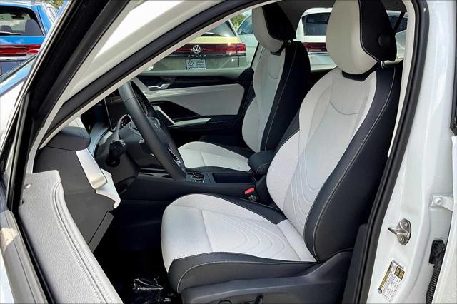 Photo of 2025 Pure White Volkswagen Tiguan
