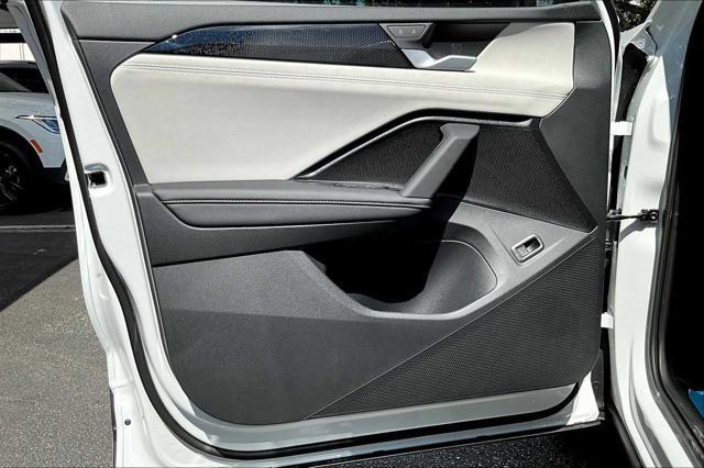 Photo of 2025 Pure White Volkswagen Tiguan