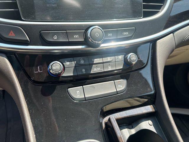 Photo of 2019 White Frost Tricoat Buick LaCrosse