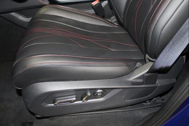 Photo of 2025 Apex Blue Pearl Acura MDX