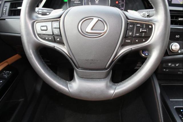Photo of 2022 Iridium Lexus ES 300h