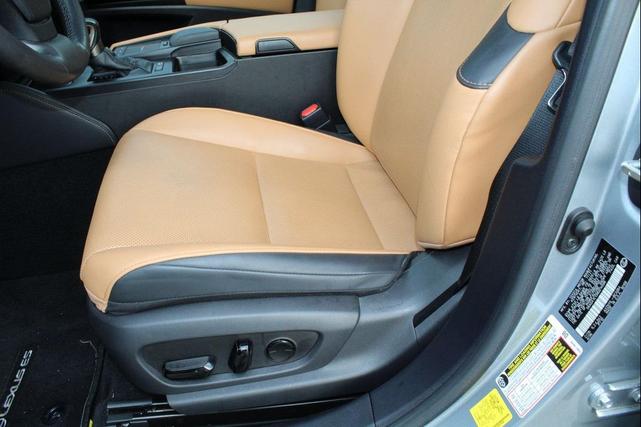 Photo of 2022 Iridium Lexus ES 300h