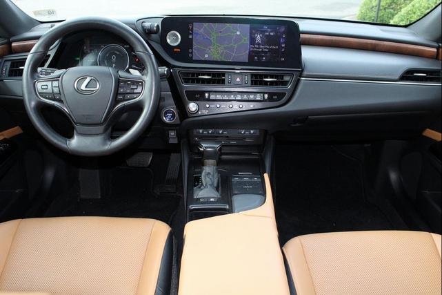 Photo of 2022 Iridium Lexus ES 300h