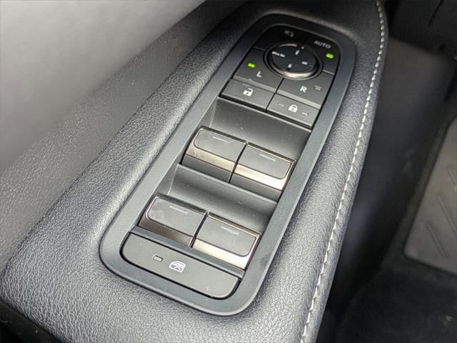 Photo of 2025 White Pearl Lexus RX 350