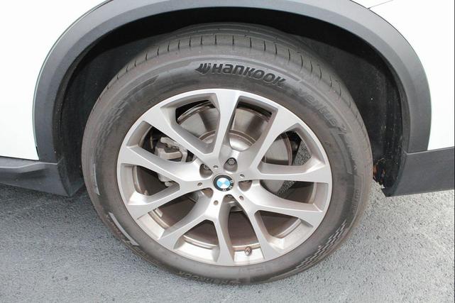 Photo of 2022 White Metallic BMW X5