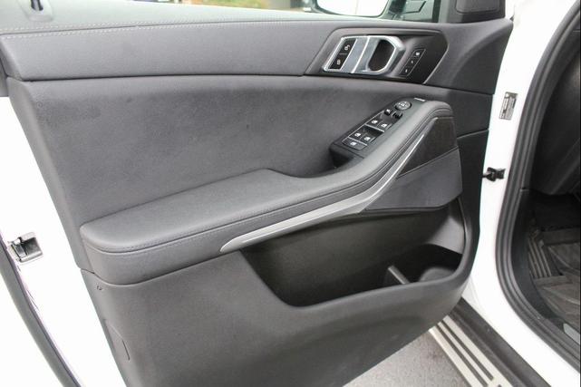 Photo of 2022 White Metallic BMW X5