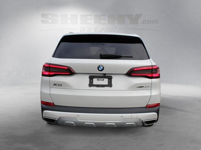 Photo of 2022 White Metallic BMW X5