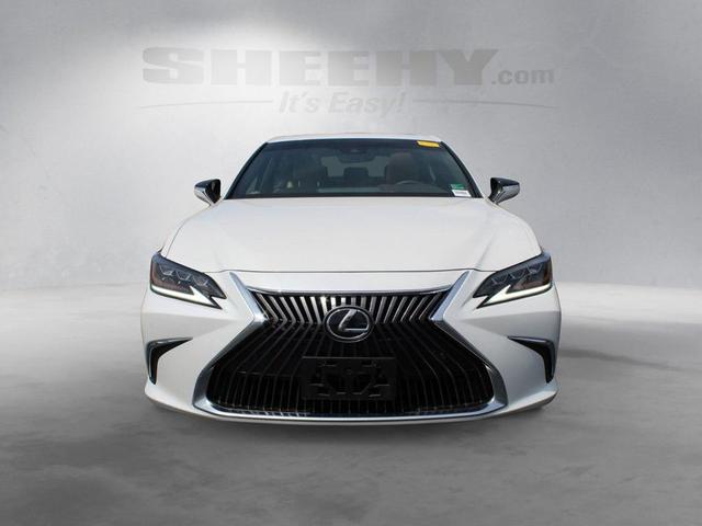 Photo of 2019 Eminent White Pearl Lexus ES 350