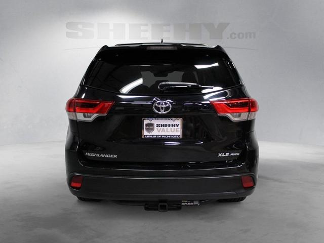 Photo of 2018 Midnight Black Metallic Toyota Highlander