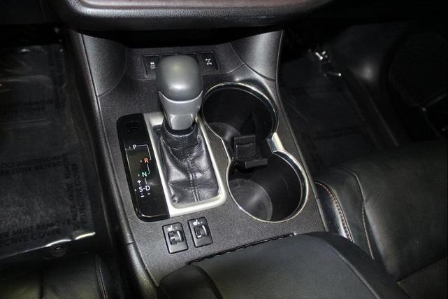 Photo of 2018 Midnight Black Metallic Toyota Highlander