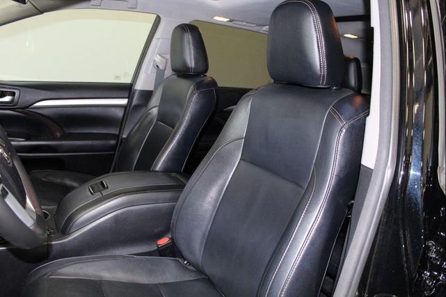 Photo of 2018 Midnight Black Metallic Toyota Highlander