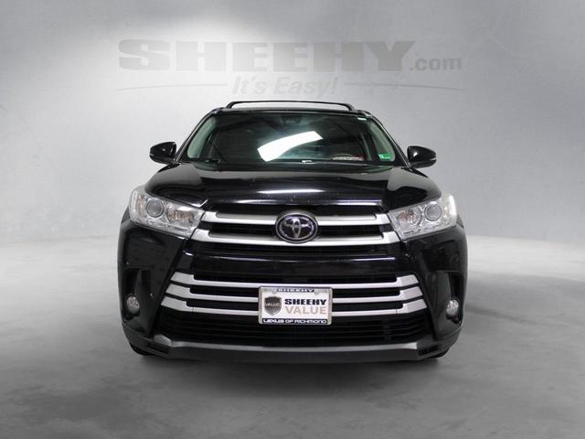 Photo of 2018 Midnight Black Metallic Toyota Highlander