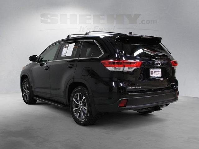 Photo of 2018 Midnight Black Metallic Toyota Highlander