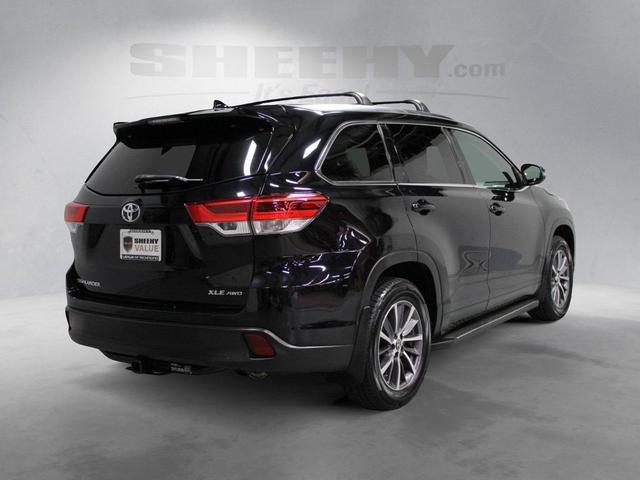 Photo of 2018 Midnight Black Metallic Toyota Highlander