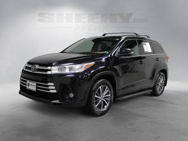 Photo of 2018 Midnight Black Metallic Toyota Highlander