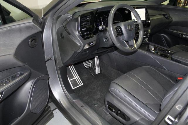Photo of 2023 Gray Pearl Lexus RX 500h