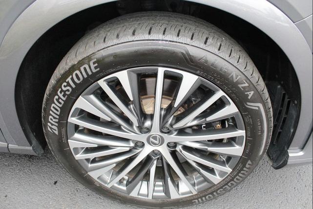 Photo of 2023 Gray Pearl Lexus RX 500h