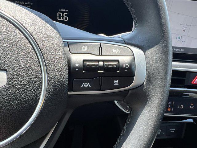 Photo of 2025 Snow White Pearl Kia K5