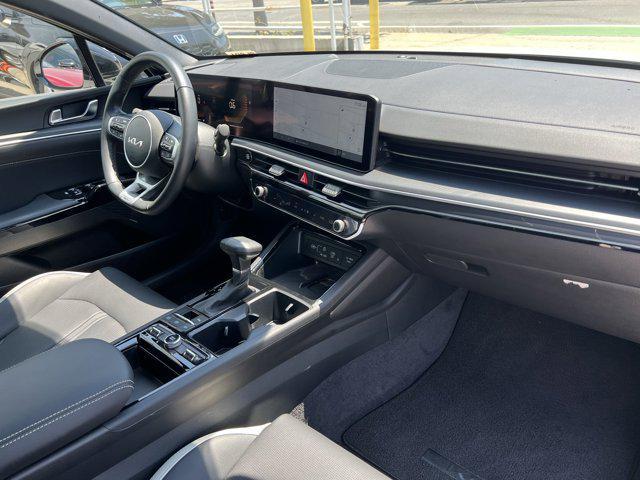 Photo of 2025 Snow White Pearl Kia K5
