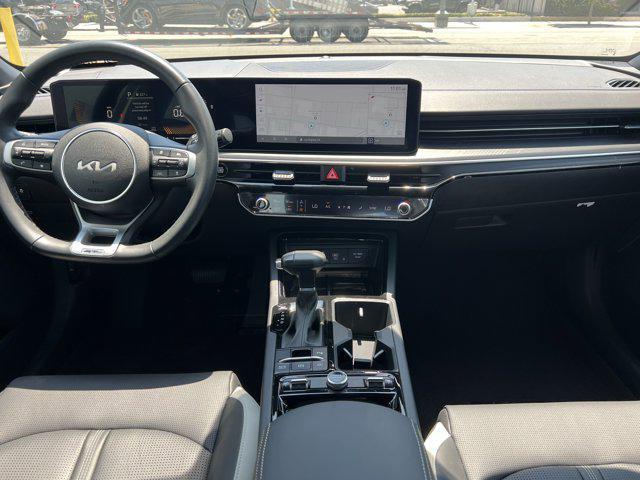 Photo of 2025 Snow White Pearl Kia K5