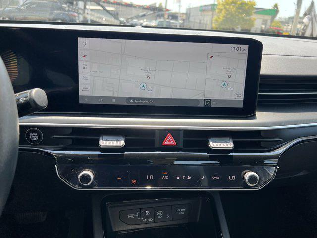 Photo of 2025 Snow White Pearl Kia K5