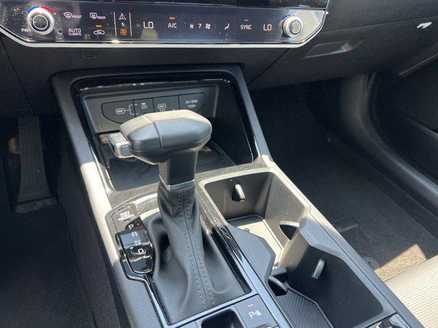 Photo of 2025 Snow White Pearl Kia K5
