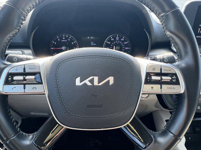 Photo of 2022 Glacial White Pearl Kia Telluride