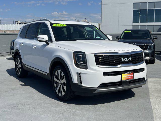 Photo of 2022 Glacial White Pearl Kia Telluride